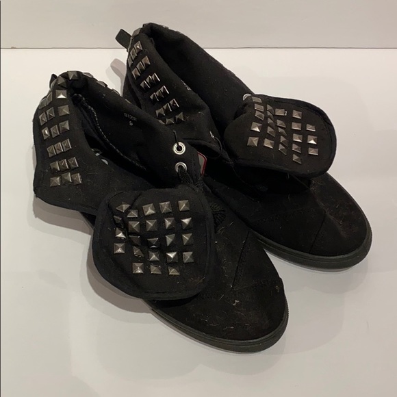 💜 SALE 2/$15 💜  Black Sneakers w/ studs!!! - Picture 2 of 5
